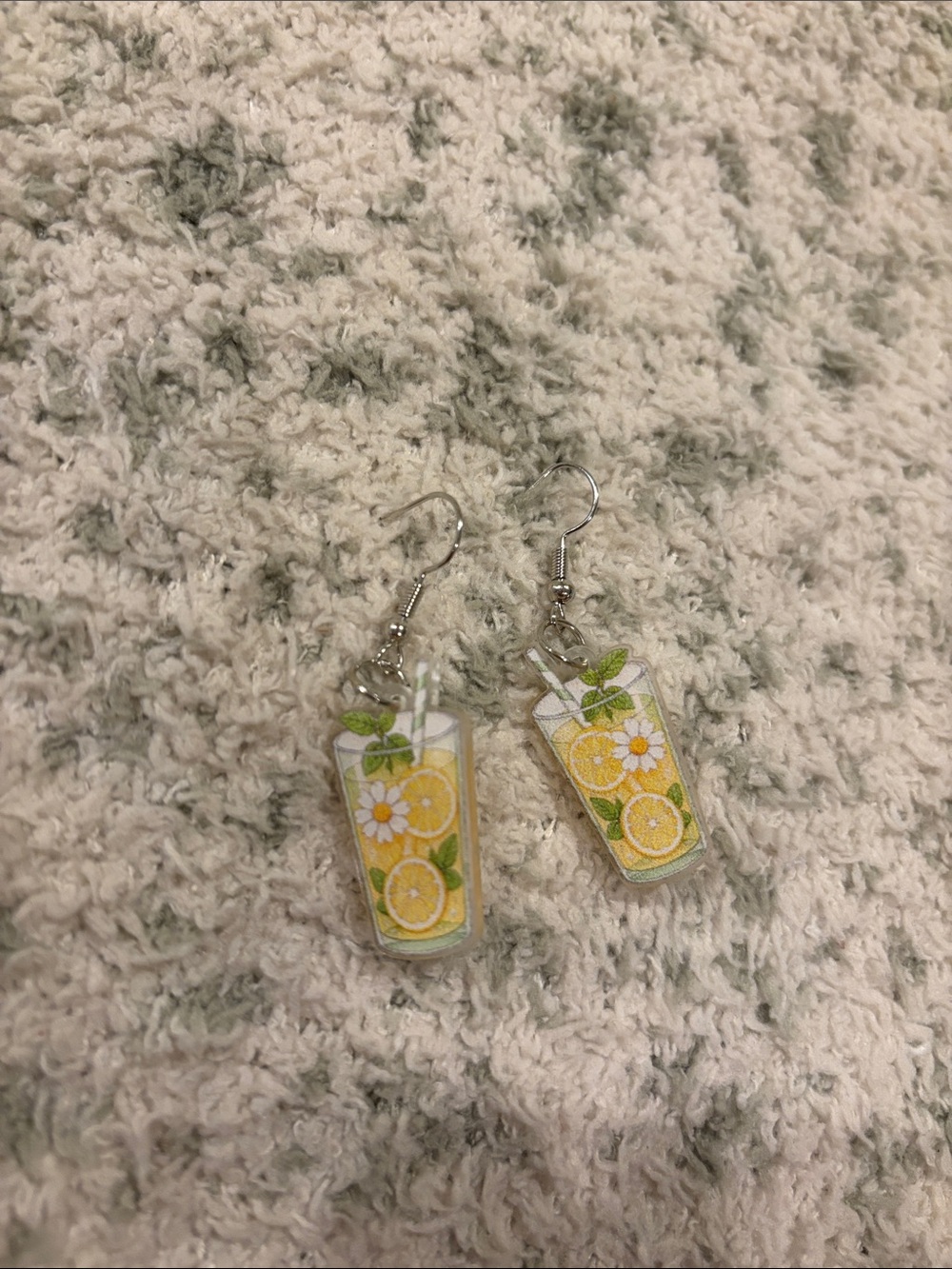 Lemonade Fashion Pierced Earrings NWT lucite 2”